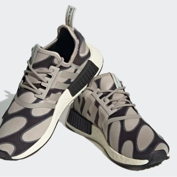 HOST PICK 🎉🥳🙌NIB ADIDAS X MARIMEKKO NMD_R1 SHOES - Picture 5 of 14